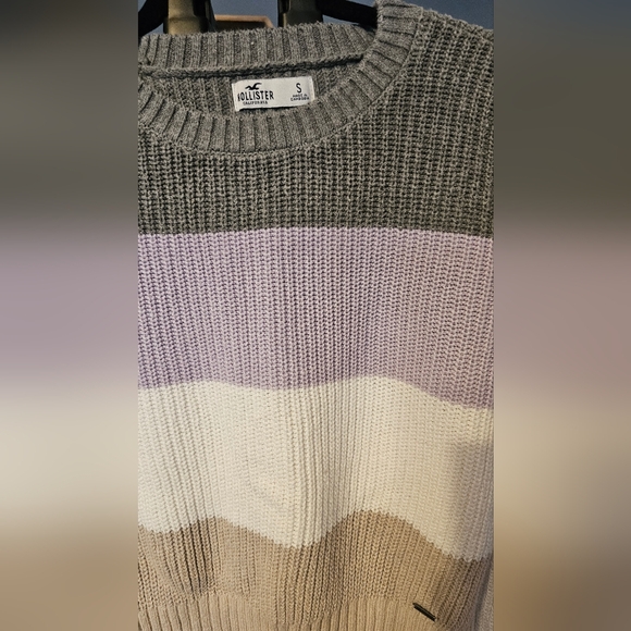 HOLLISTER MULTI COLOR SWEATER- SIZE SMALL - Picture 4 of 4